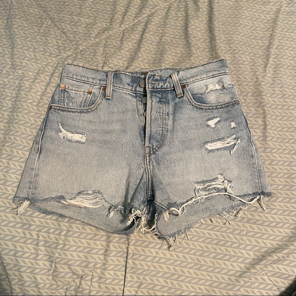 Levi Wedgie Shorts Size 26